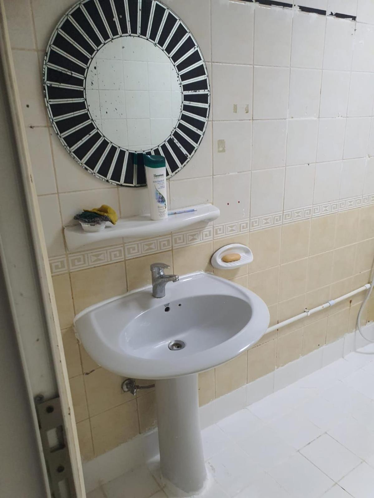 Проживание в семье Furnished Bedrooms In With Shared Living