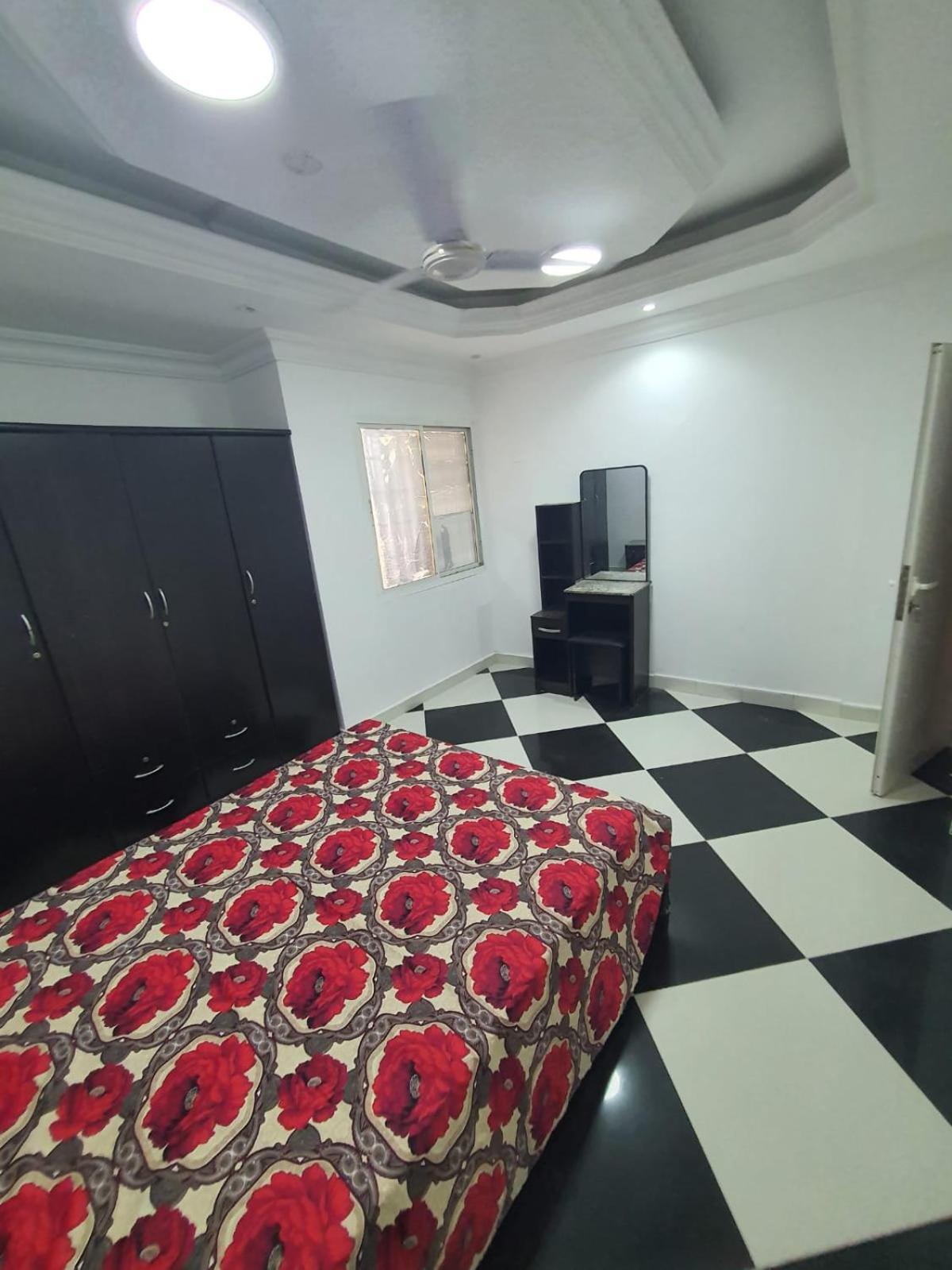Homestay Furnished Bedrooms In With Shared Living *