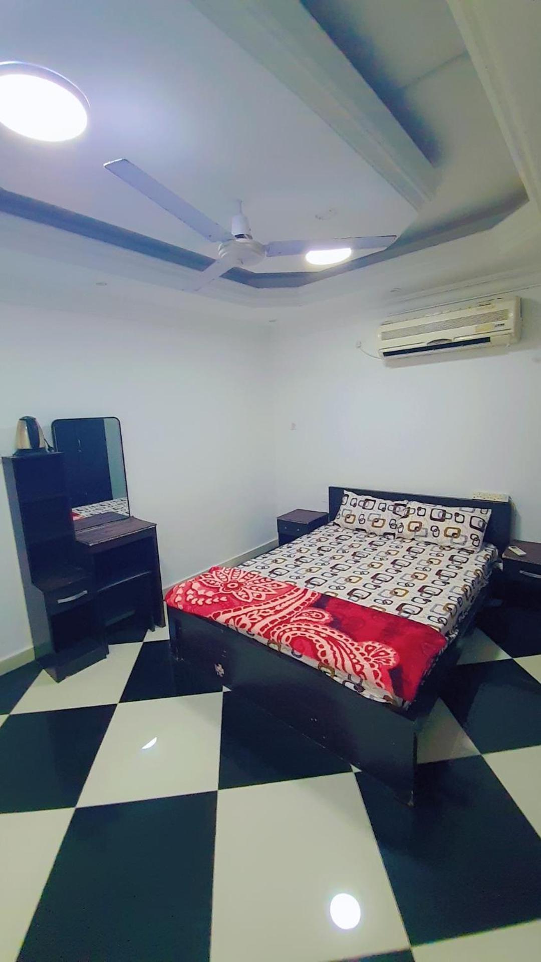Furnished Bedrooms In With Shared Living Homestay *